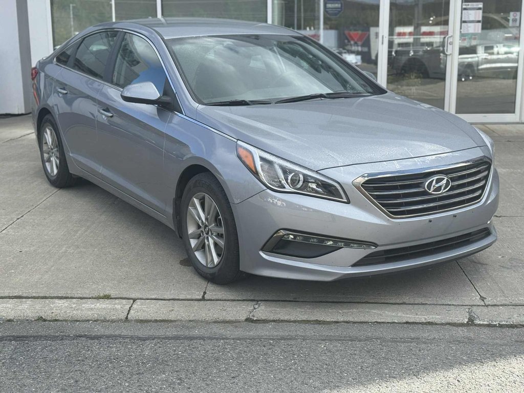 2016 Hyundai Sonata 2.4L GL in Edmundston, New Brunswick - 2 - w1024h768px
