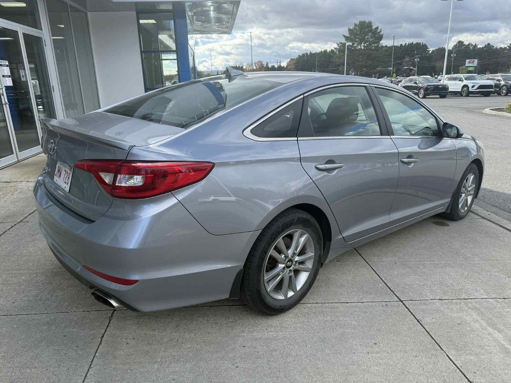 2016 Hyundai Sonata 2.4L GL in Edmundston, New Brunswick - 5 - w1024h768px