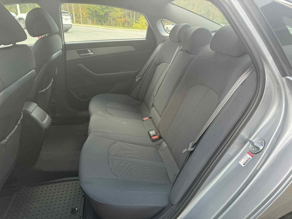 2016 Hyundai Sonata 2.4L GL in Edmundston, New Brunswick - 9 - w1024h768px