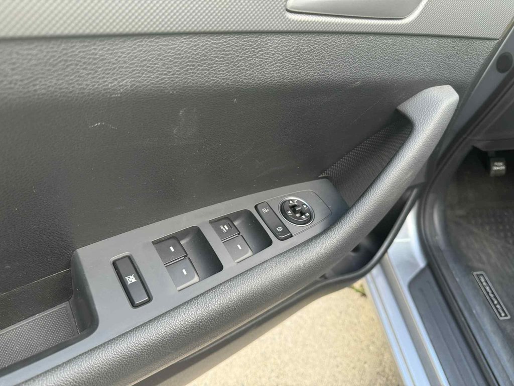 2016 Hyundai Sonata 2.4L GL in Edmundston, New Brunswick - 17 - w1024h768px