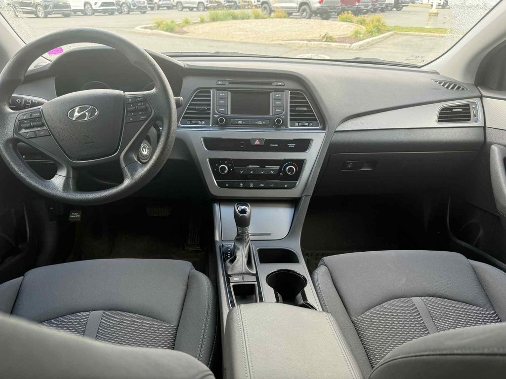 2016 Hyundai Sonata 2.4L GL in Edmundston, New Brunswick - 13 - w1024h768px