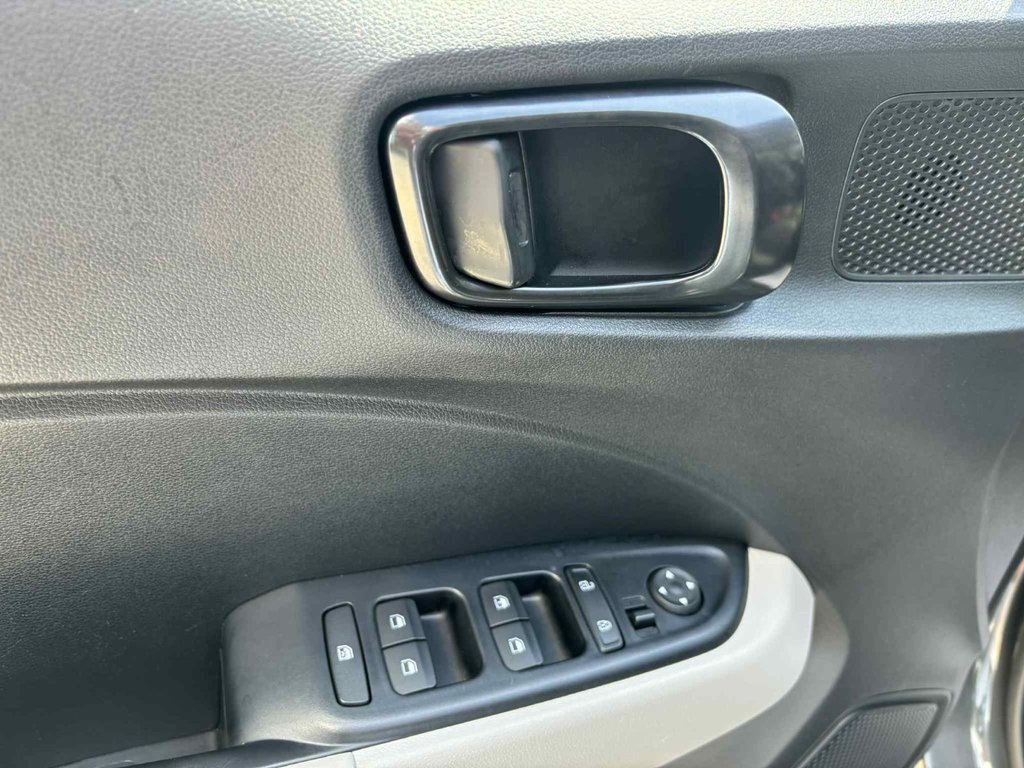 Hyundai Venue Trend w/Urban Pkg/Grey-Lime Interior 2020 à Edmundston, Nouveau-Brunswick - 8 - w1024h768px