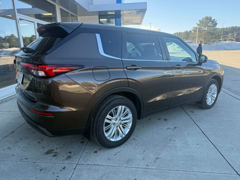 2022 Mitsubishi Outlander ES in Edmundston, New Brunswick - 5 - w1024h768px