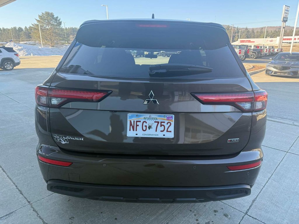 2022 Mitsubishi Outlander ES in Edmundston, New Brunswick - 6 - w1024h768px