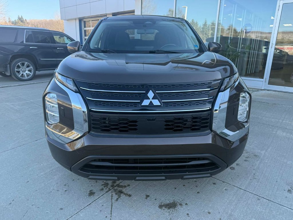 2022 Mitsubishi Outlander ES in Edmundston, New Brunswick - 3 - w1024h768px
