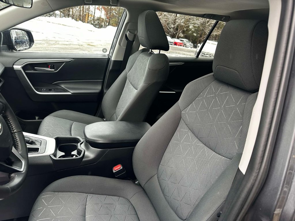 2020 Toyota RAV4 XLE in Edmundston, New Brunswick - 11 - w1024h768px