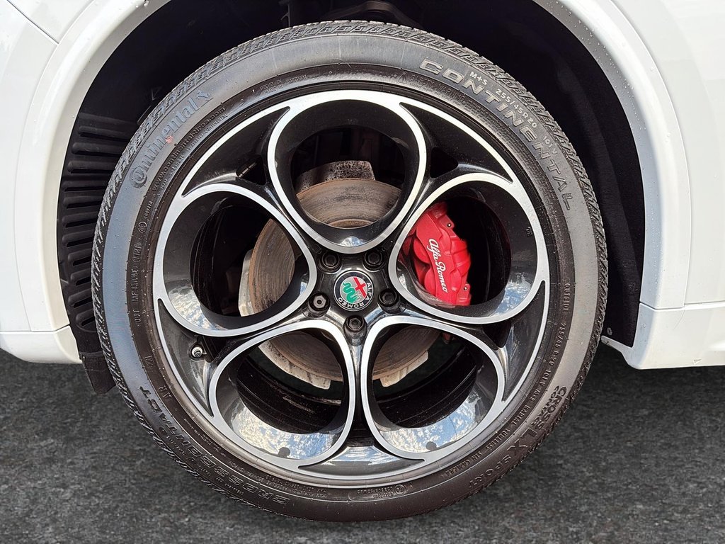 2021 Alfa Romeo Stelvio Ti Sport in Drummondville, Quebec - 7 - w1024h768px