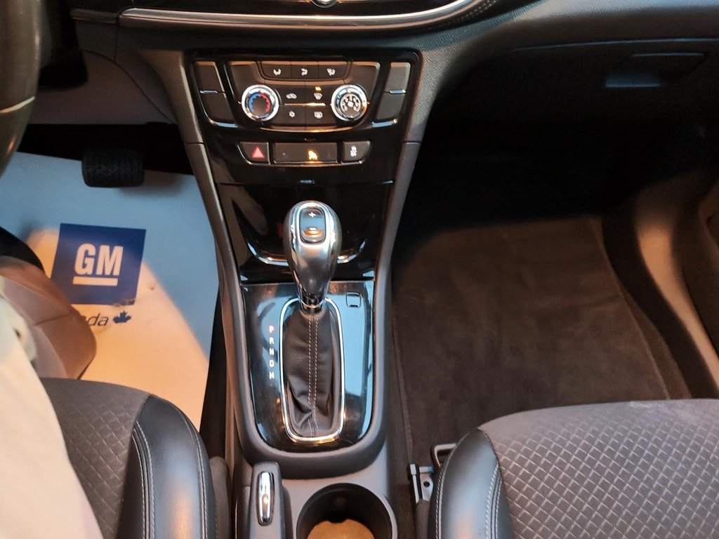 2018 Buick Encore Sport Touring in Drummondville, Quebec - 16 - w1024h768px