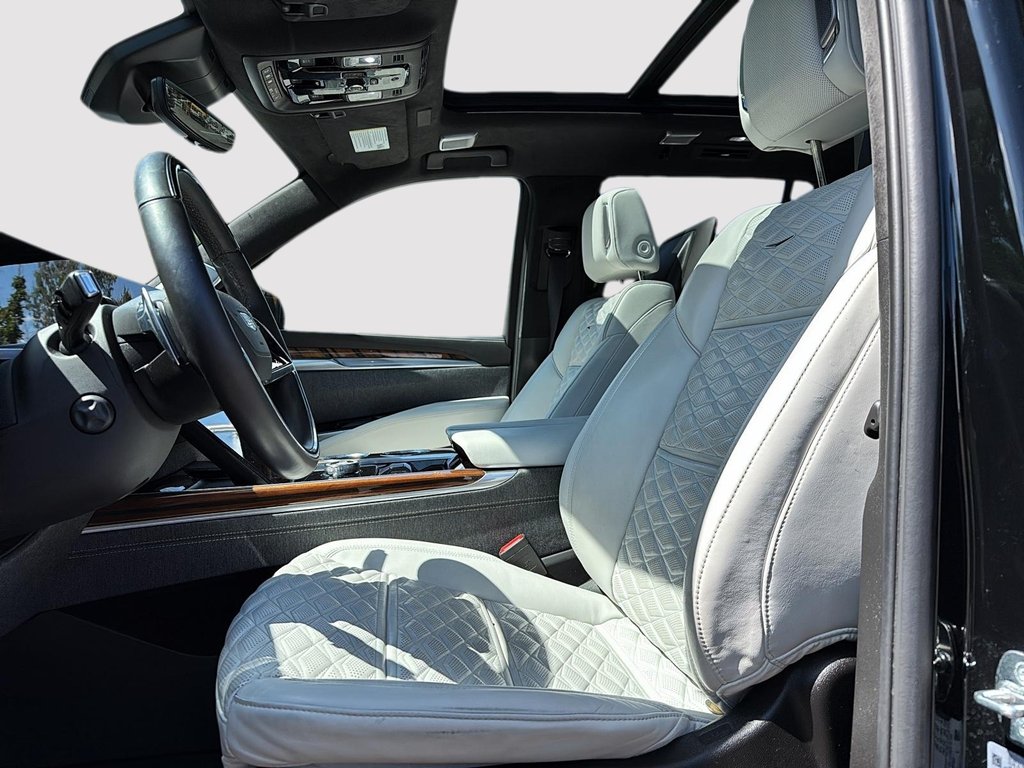 2025 Cadillac Escalade 4WD Sport Platinum in Drummondville, Quebec - 8 - w1024h768px