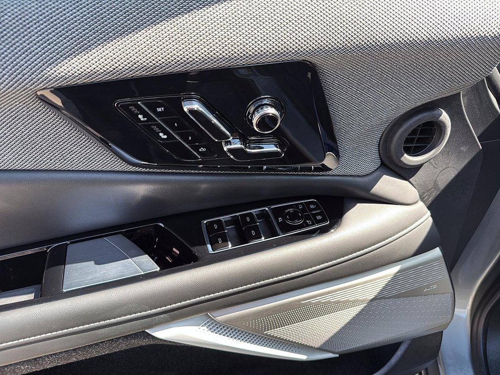 2025 Cadillac OPTIQ Luxury in Drummondville, Quebec - 9 - w1024h768px