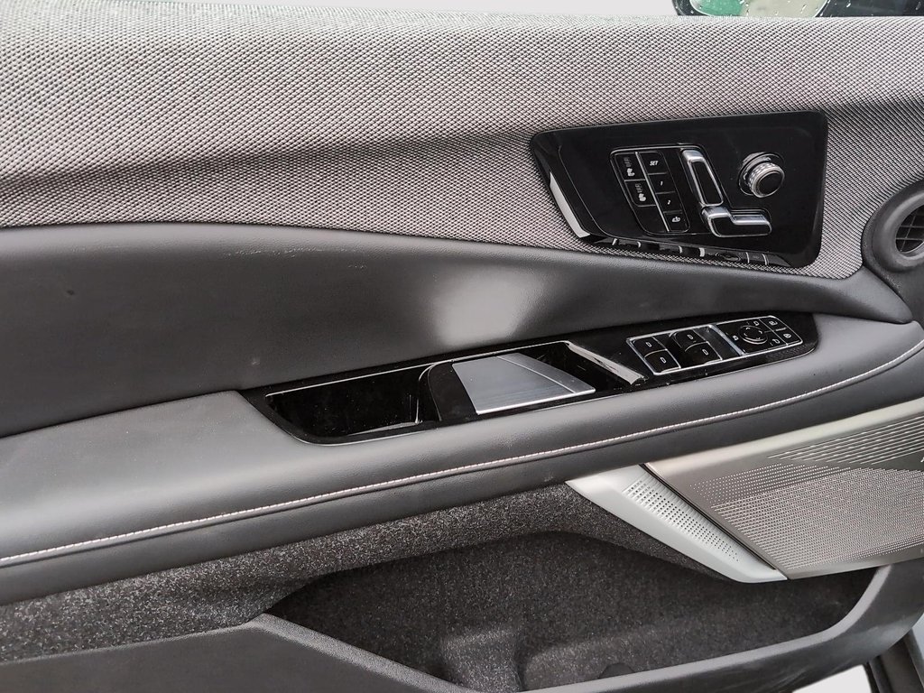 2026 Cadillac OPTIQ Luxury in Drummondville, Quebec - 12 - w1024h768px