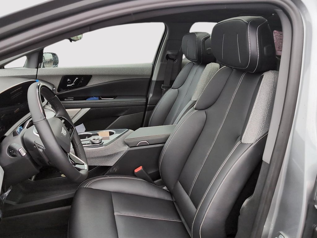 2026 Cadillac OPTIQ Luxury in Drummondville, Quebec - 10 - w1024h768px