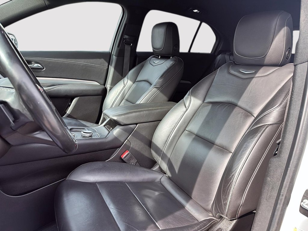 2019 Cadillac XT4 AWD Premium Luxury in Drummondville, Quebec - 8 - w1024h768px