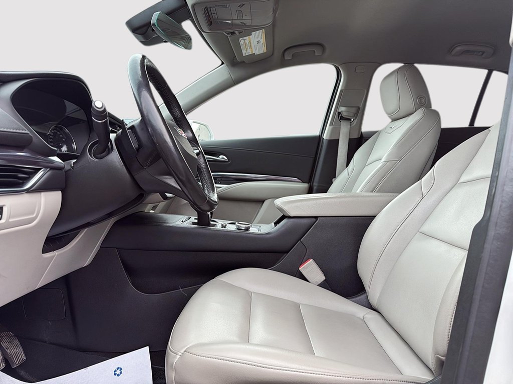 2020 Cadillac XT4 AWD Luxury in Drummondville, Quebec - 8 - w1024h768px