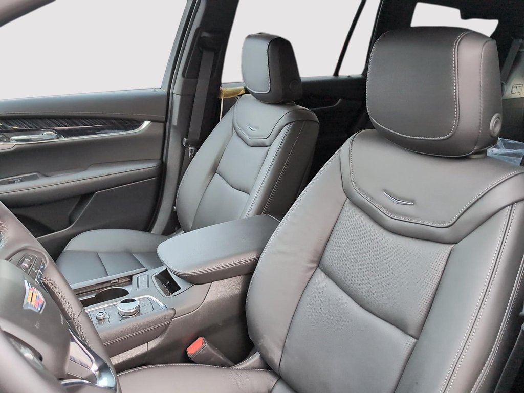 2025 Cadillac XT6 Premium Luxury in Drummondville, Quebec - 11 - w1024h768px