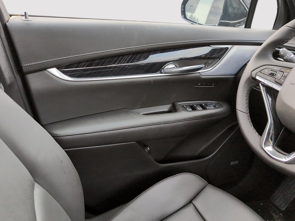 2025 Cadillac XT6 Premium Luxury in Drummondville, Quebec - 14 - w1024h768px