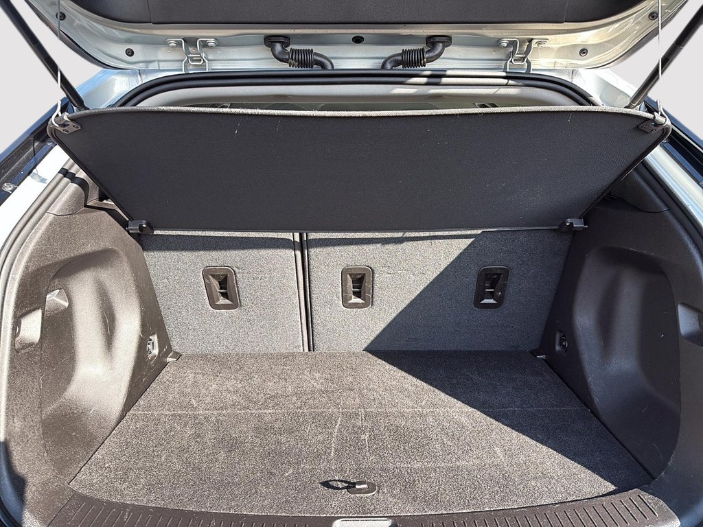 2023 Chevrolet BOLT EUV LT in Drummondville, Quebec - 6 - w1024h768px
