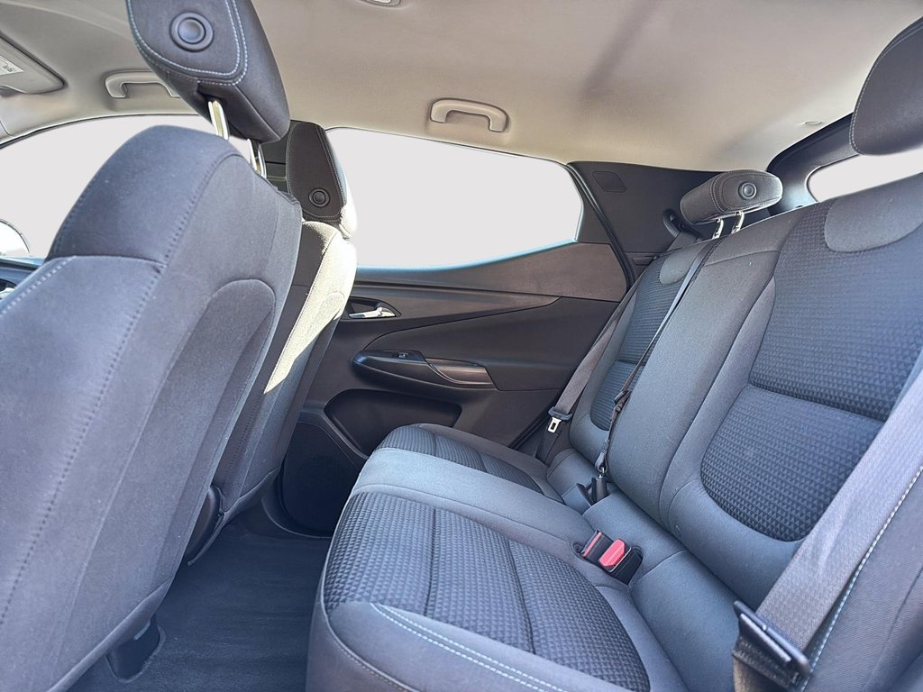 2023 Chevrolet BOLT EUV LT in Drummondville, Quebec - 10 - w1024h768px