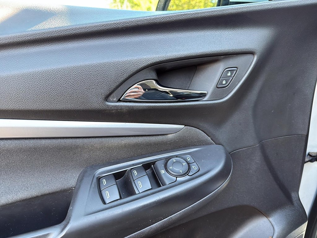 2023 Chevrolet BOLT EUV LT in Drummondville, Quebec - 12 - w1024h768px