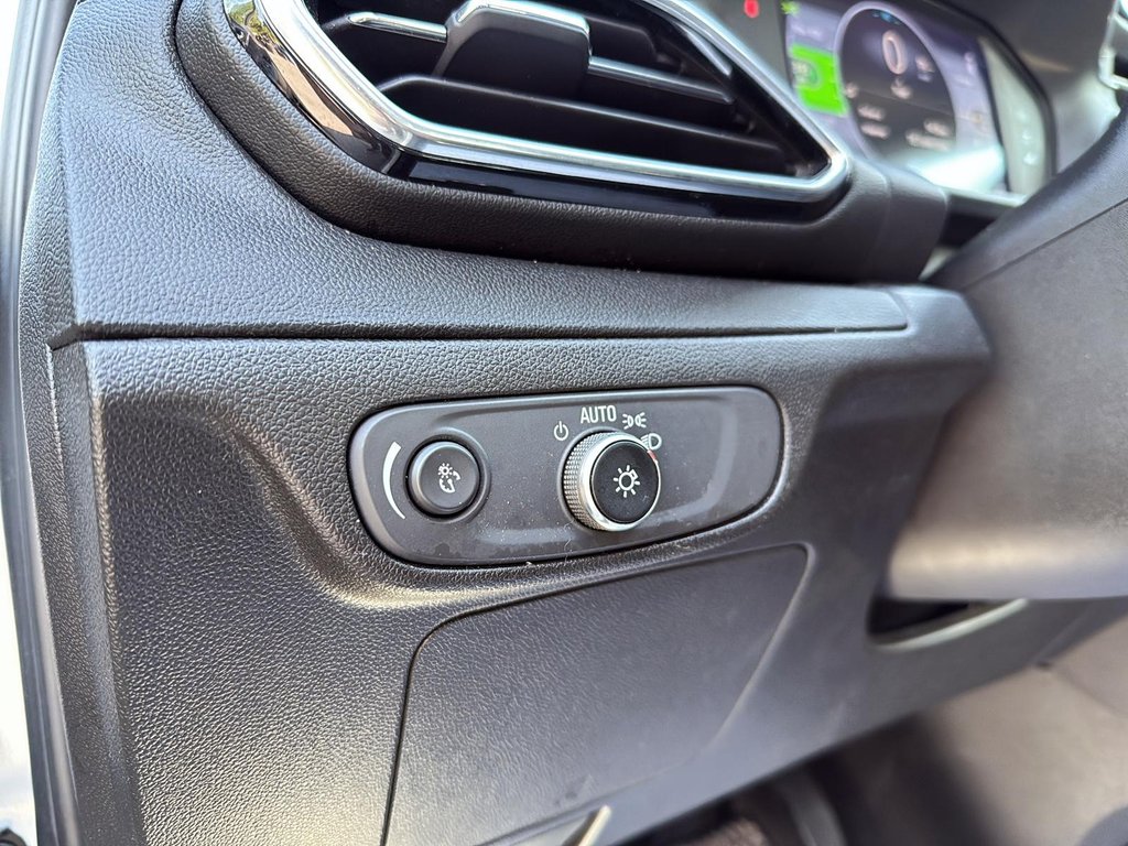 2023 Chevrolet BOLT EUV LT in Drummondville, Quebec - 13 - w1024h768px