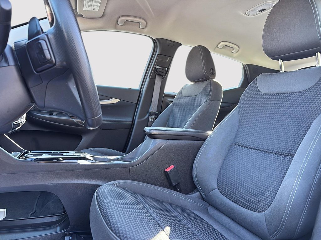 2023 Chevrolet BOLT EUV LT in Drummondville, Quebec - 9 - w1024h768px