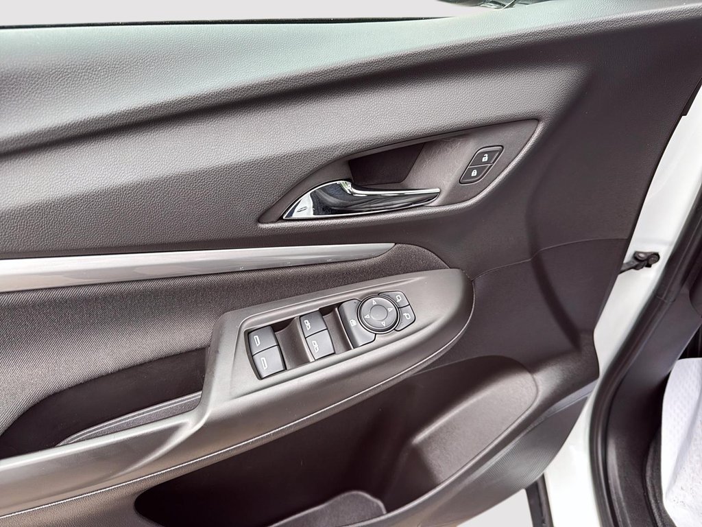 2023 Chevrolet Bolt EUV LT in Drummondville, Quebec - 12 - w1024h768px