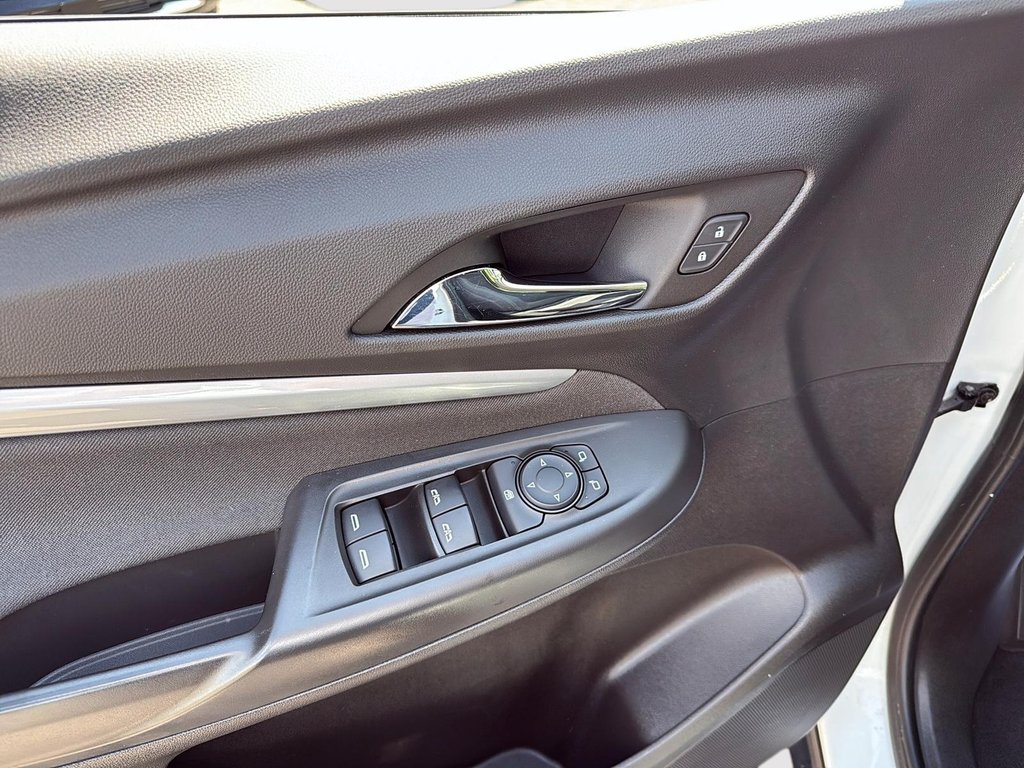 2023 Chevrolet Bolt EUV LT in Drummondville, Quebec - 12 - w1024h768px