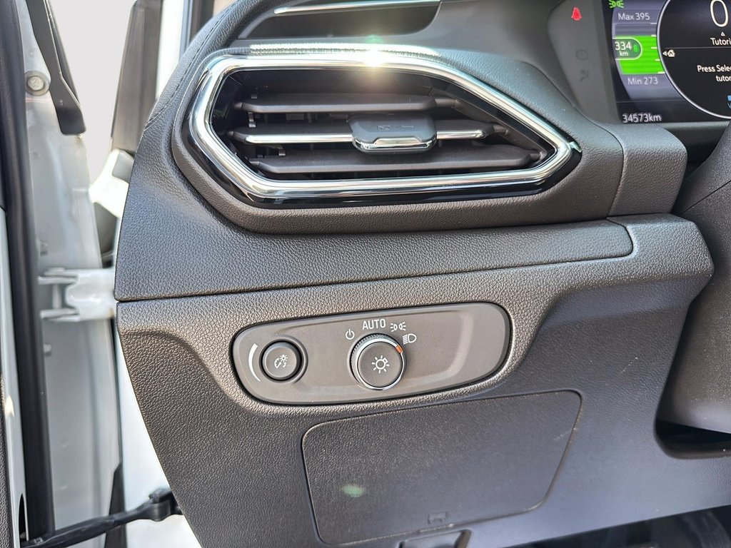 2023 Chevrolet Bolt EUV LT in Drummondville, Quebec - 13 - w1024h768px