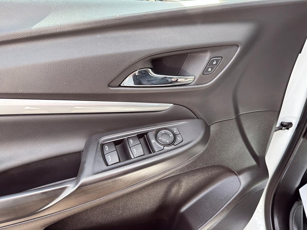 2023 Chevrolet Bolt EUV LT in Drummondville, Quebec - 12 - w1024h768px