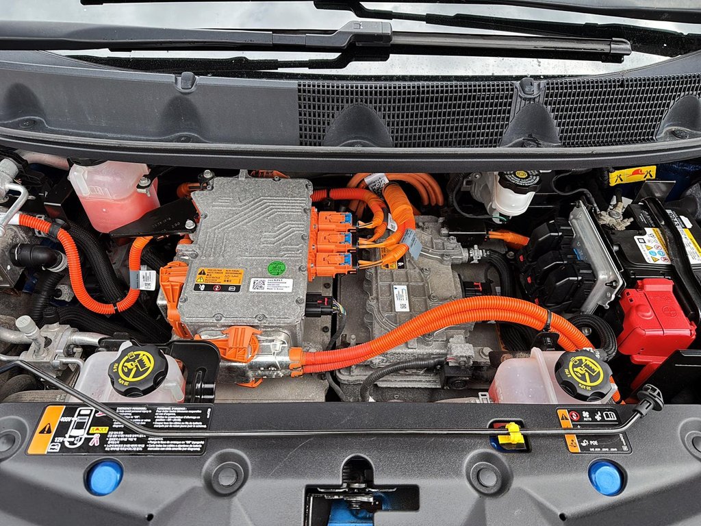 2017 Chevrolet Bolt EV LT in Drummondville, Quebec - 8 - w1024h768px