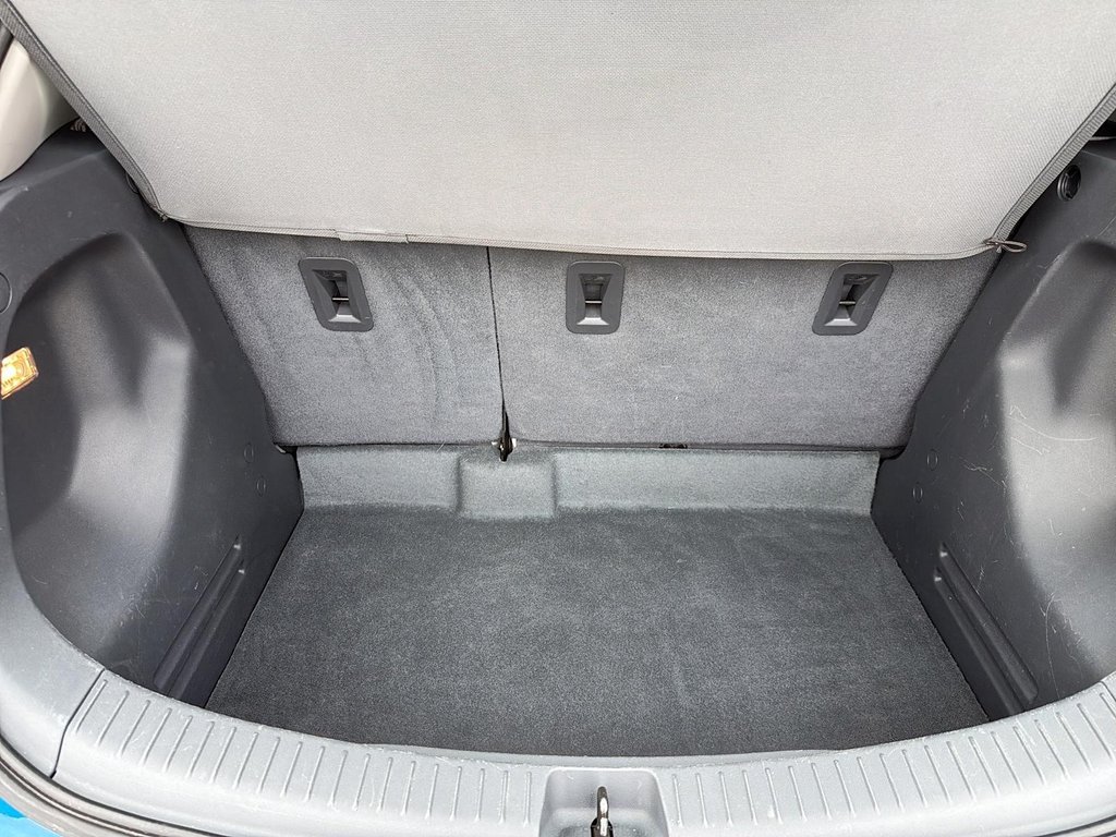 2017 Chevrolet Bolt EV LT in Drummondville, Quebec - 6 - w1024h768px