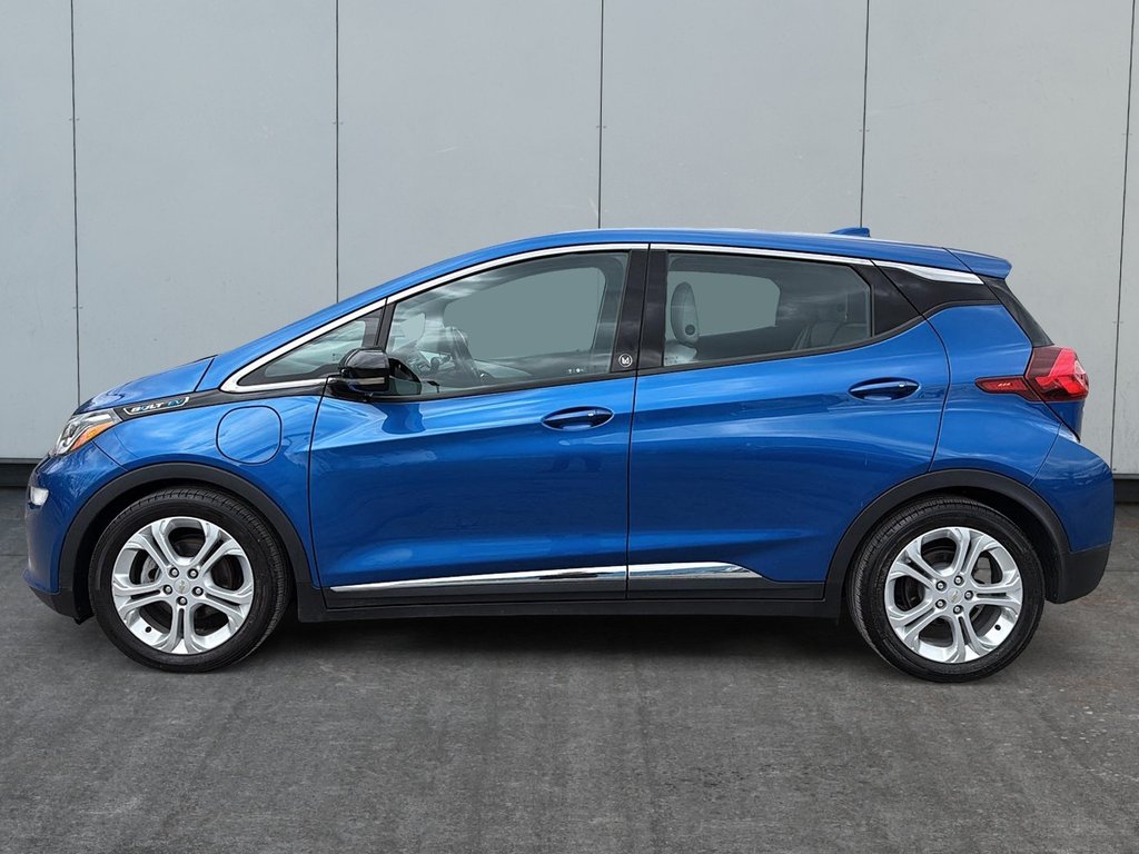 2017 Chevrolet Bolt EV LT in Drummondville, Quebec - 5 - w1024h768px