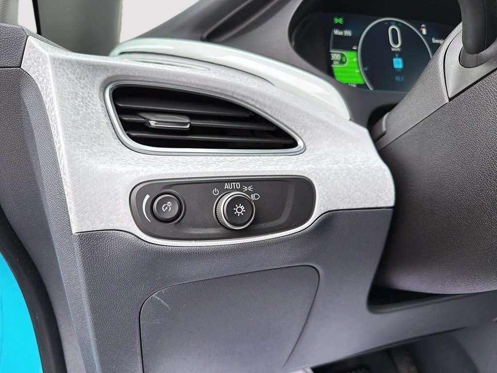 2021 Chevrolet Bolt EV LT in Drummondville, Quebec - 10 - w1024h768px