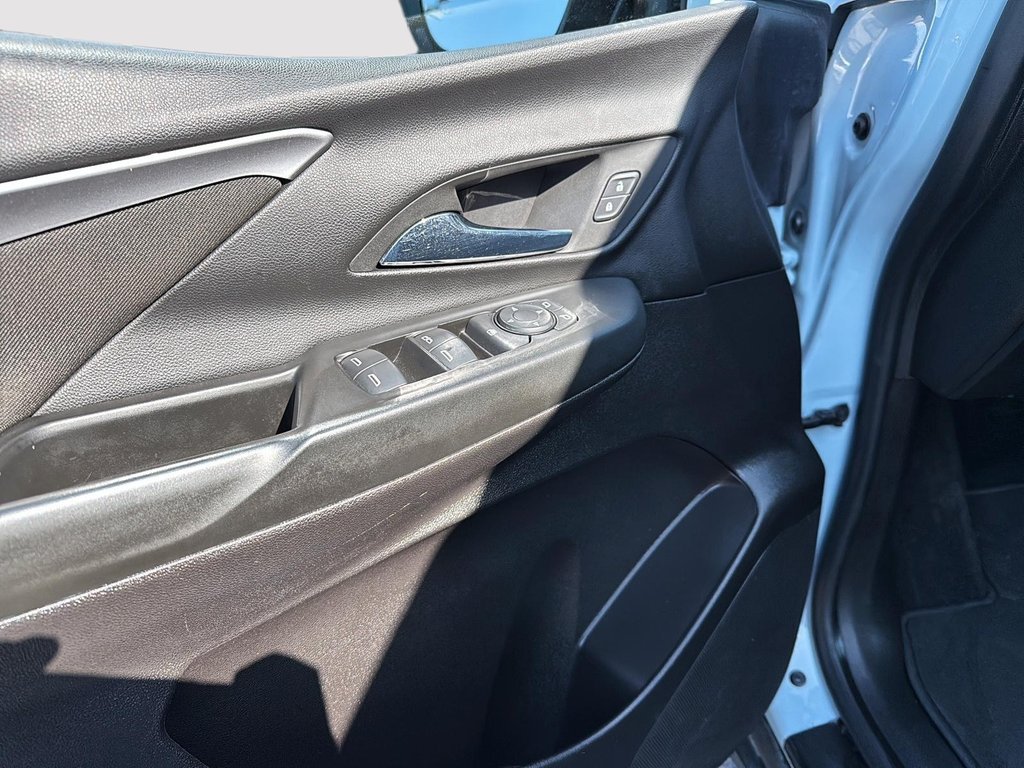2023 Chevrolet Bolt EV 1LT in Drummondville, Quebec - 12 - w1024h768px