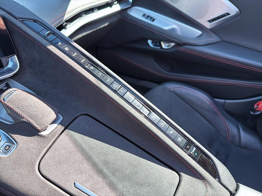 2020 Chevrolet Corvette 3LT in Drummondville, Quebec - 18 - w1024h768px