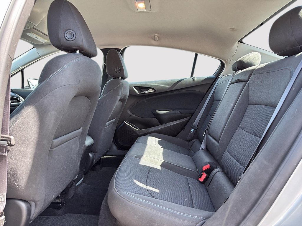2016 Chevrolet Cruze LT in Drummondville, Quebec - 10 - w1024h768px