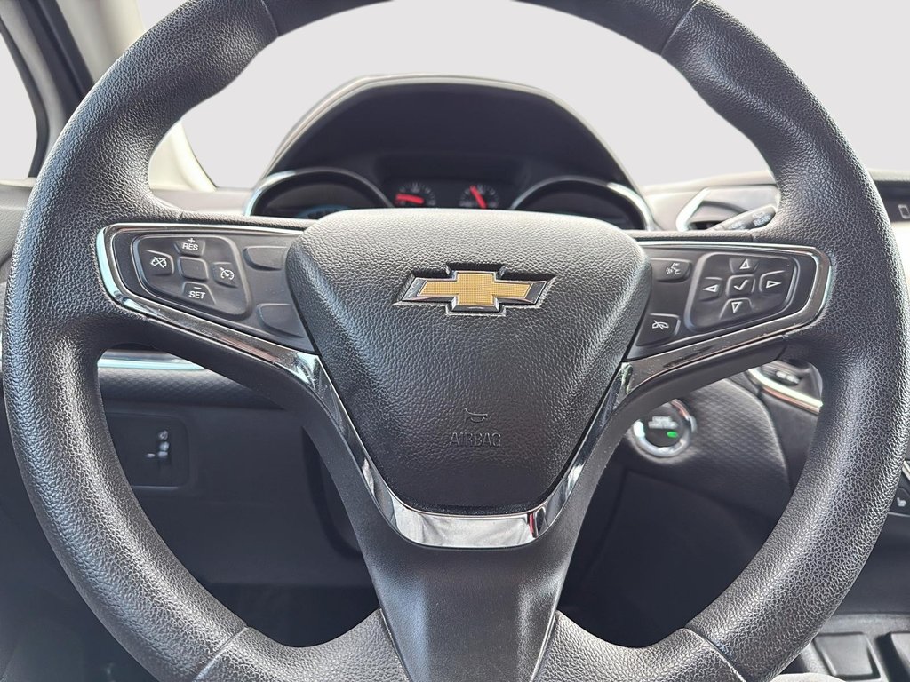 2018 Chevrolet Cruze LS in Drummondville, Quebec - 14 - w1024h768px
