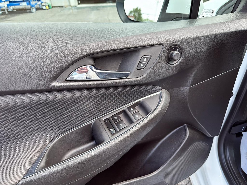 2018 Chevrolet Cruze LS in Drummondville, Quebec - 12 - w1024h768px