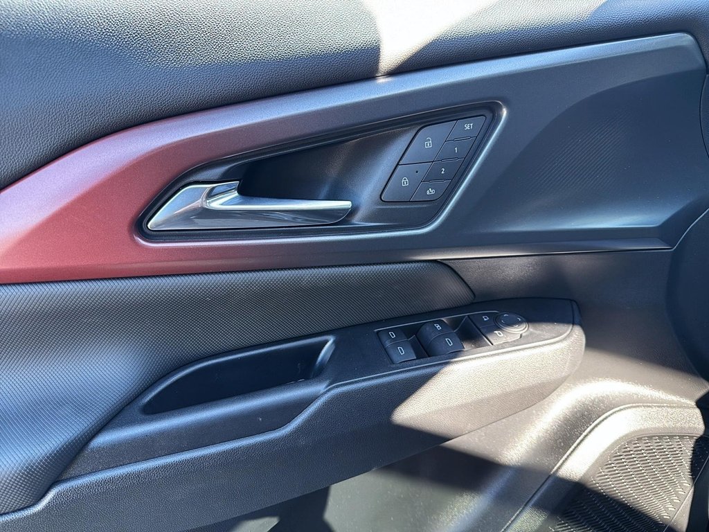 2025 Chevrolet Equinox EV RS in Drummondville, Quebec - 10 - w1024h768px