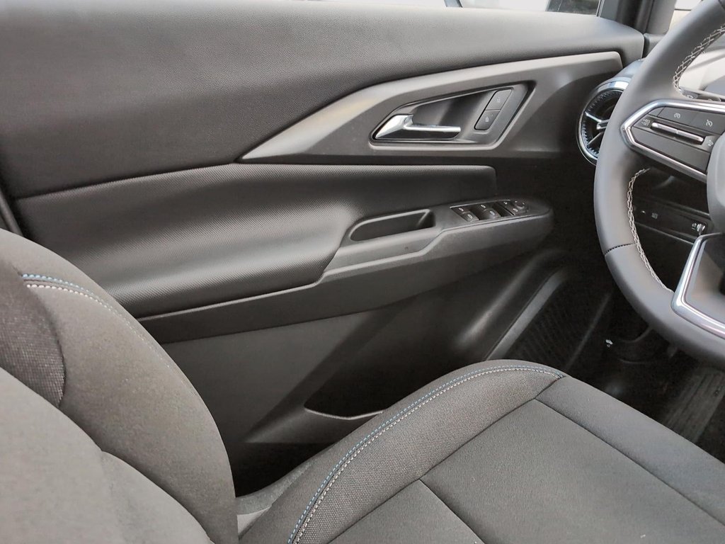 2026 Chevrolet Equinox EV 2LT in Drummondville, Quebec - 11 - w1024h768px