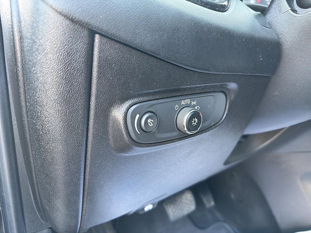 2022 Chevrolet Equinox RS in Drummondville, Quebec - 13 - w1024h768px