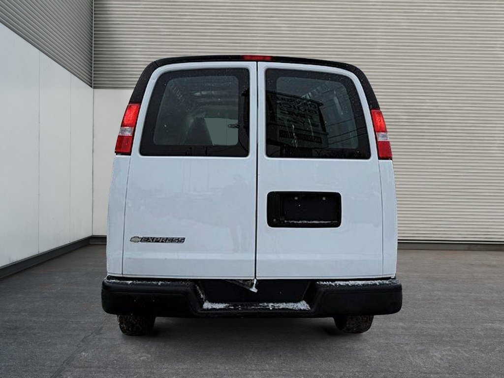 2022 Chevrolet Express Cargo Van LWB in Drummondville, Quebec - 4 - w1024h768px