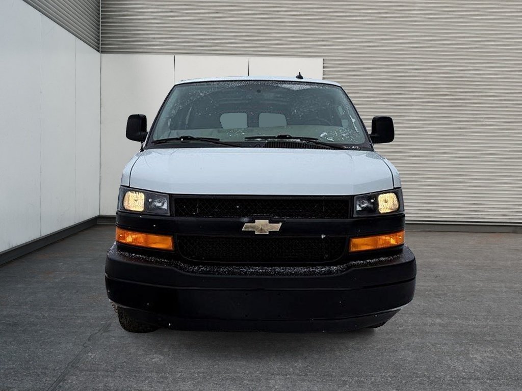 2022 Chevrolet Express Cargo Van LWB in Drummondville, Quebec - 2 - w1024h768px