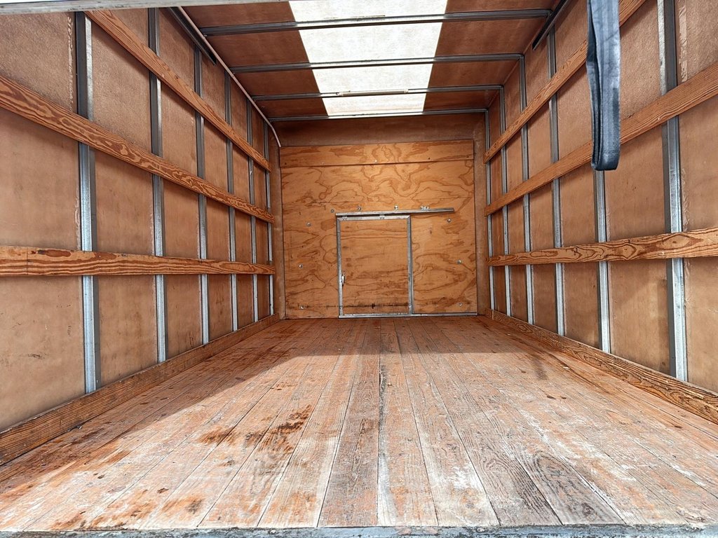 Chevrolet Express Commercial Cutaway  2023 à Drummondville, Québec - 6 - w1024h768px