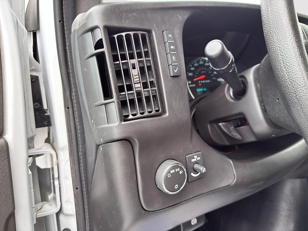 2024 Chevrolet Express Commercial Cutaway in Drummondville, Quebec - 11 - w1024h768px