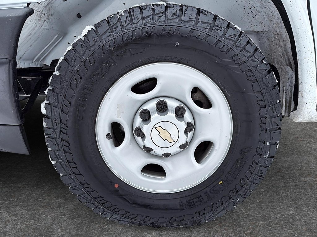 2024 Chevrolet Express Commercial Cutaway in Drummondville, Quebec - 6 - w1024h768px