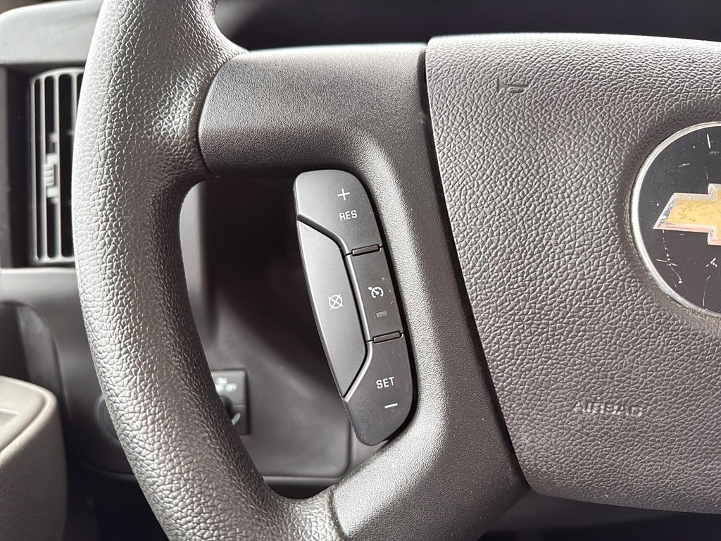 2024 Chevrolet Express Commercial Cutaway in Drummondville, Quebec - 13 - w1024h768px