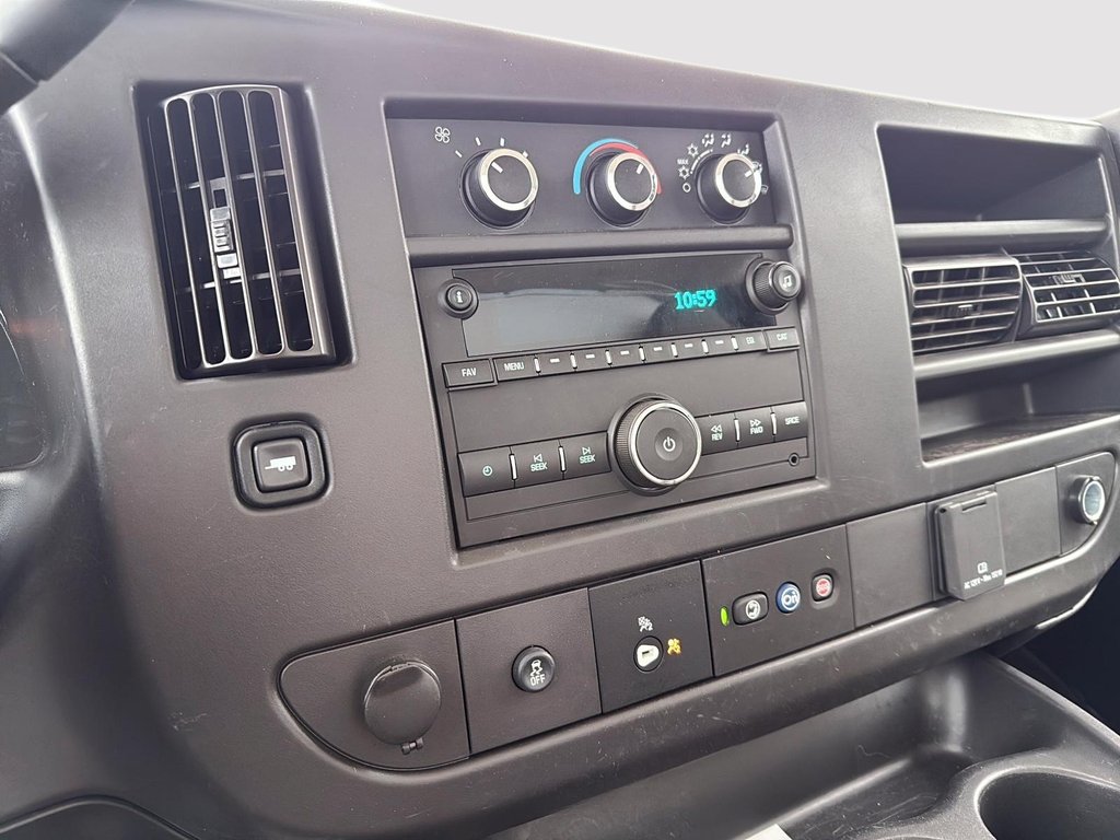 2024 Chevrolet Express Commercial Cutaway in Drummondville, Quebec - 15 - w1024h768px