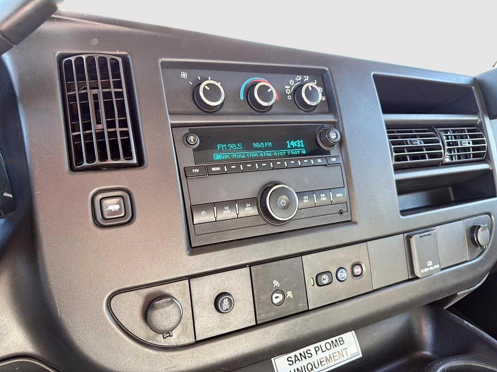 2023 Chevrolet EXPRESS CUTAWAY 3500 BASE in Drummondville, Quebec - 15 - w1024h768px