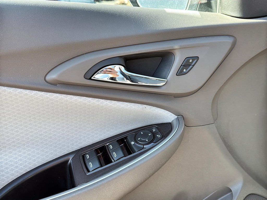 2016 Chevrolet Malibu LS in Drummondville, Quebec - 10 - w1024h768px